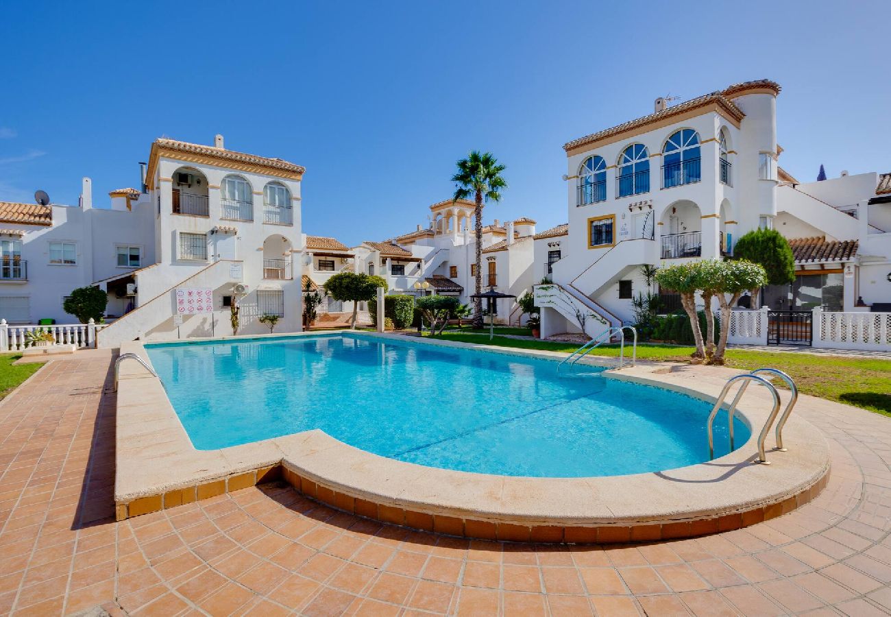 Apartamento en Alicante - CB Living - Cozy condo with patio, Playa Flamenca