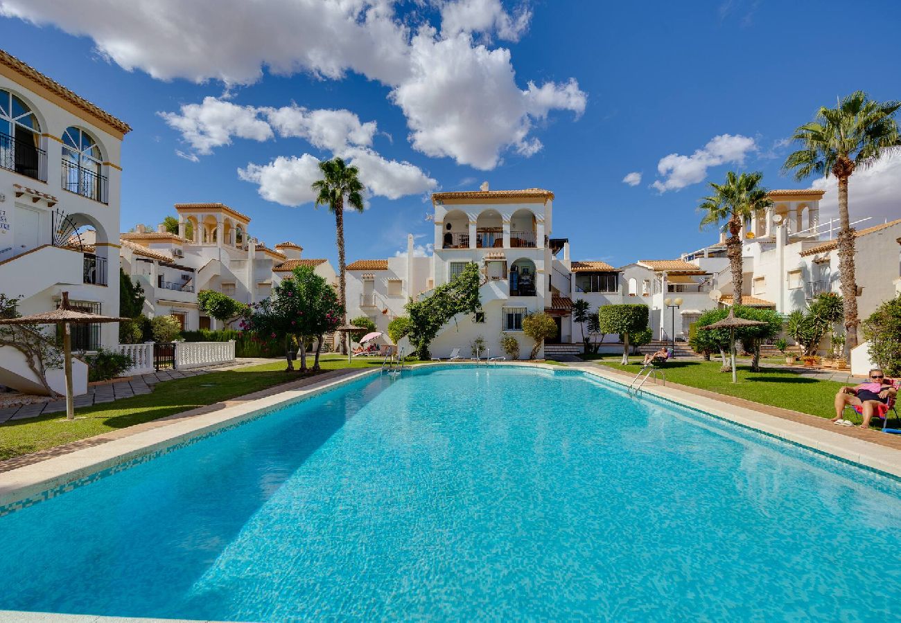 Apartamento en Alicante - CB Living - Cozy condo with patio, Playa Flamenca