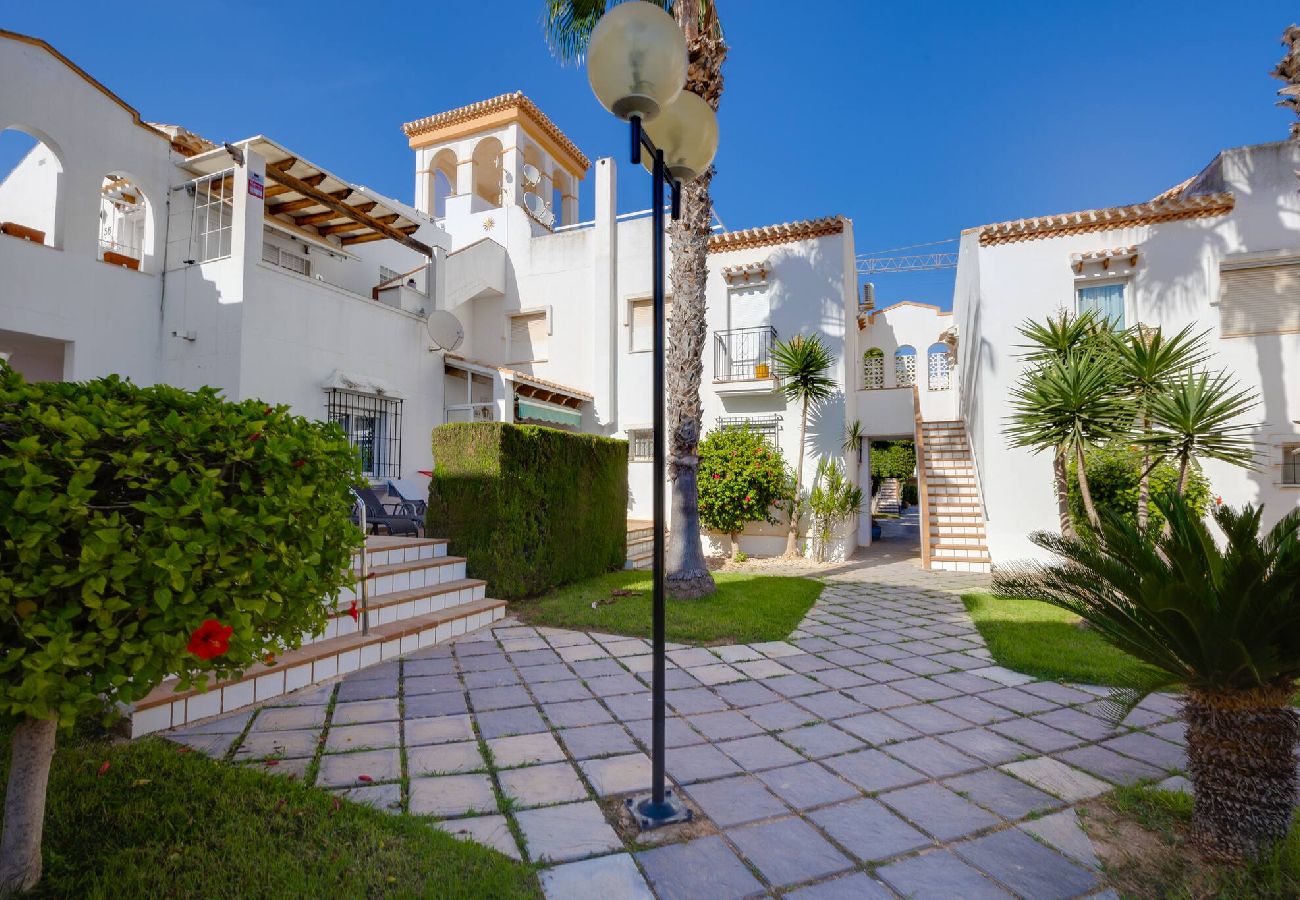 Apartamento en Alicante - CB Living - Cozy condo with patio, Playa Flamenca