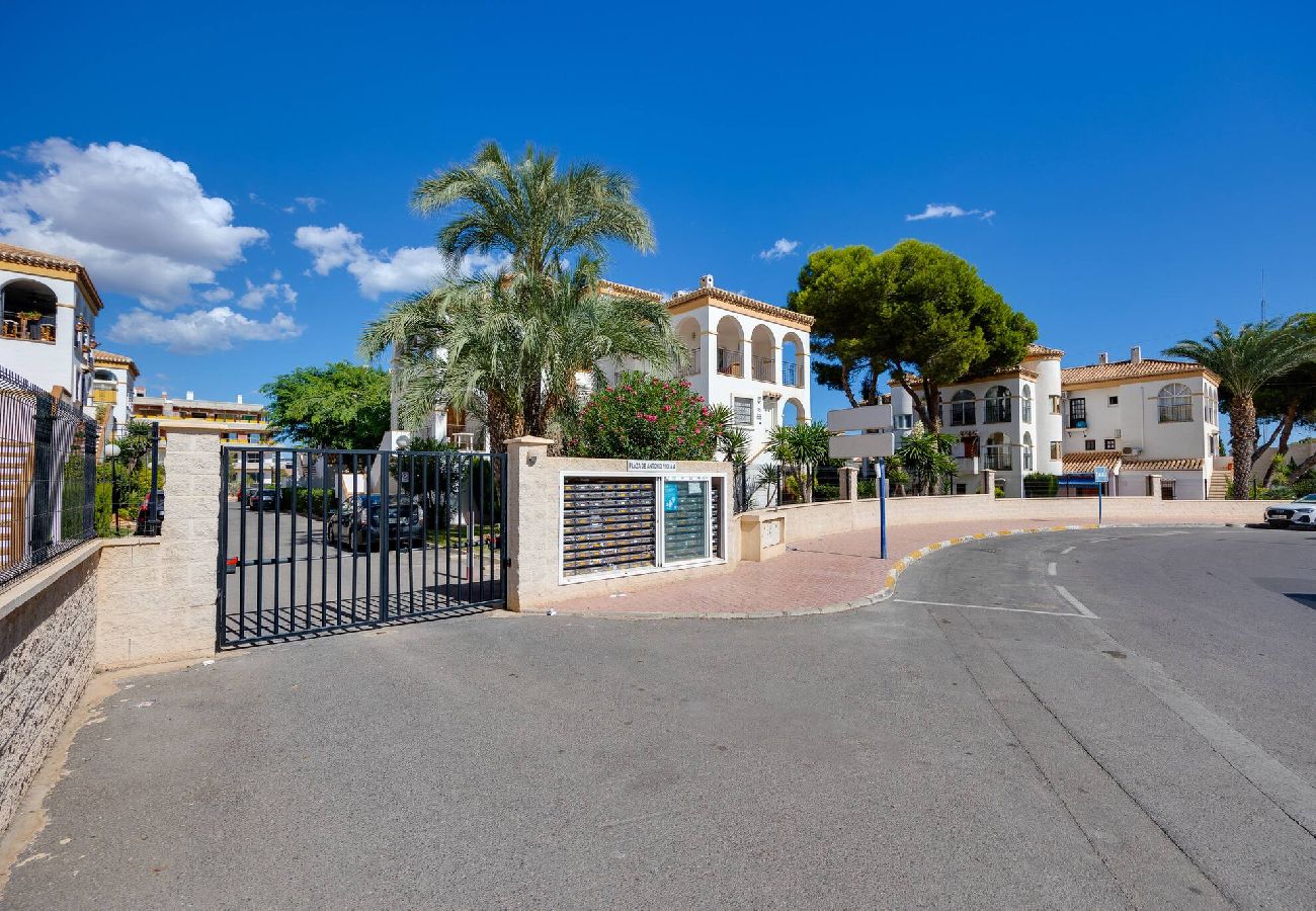 Apartamento en Alicante - CB Living - Cozy condo with patio, Playa Flamenca