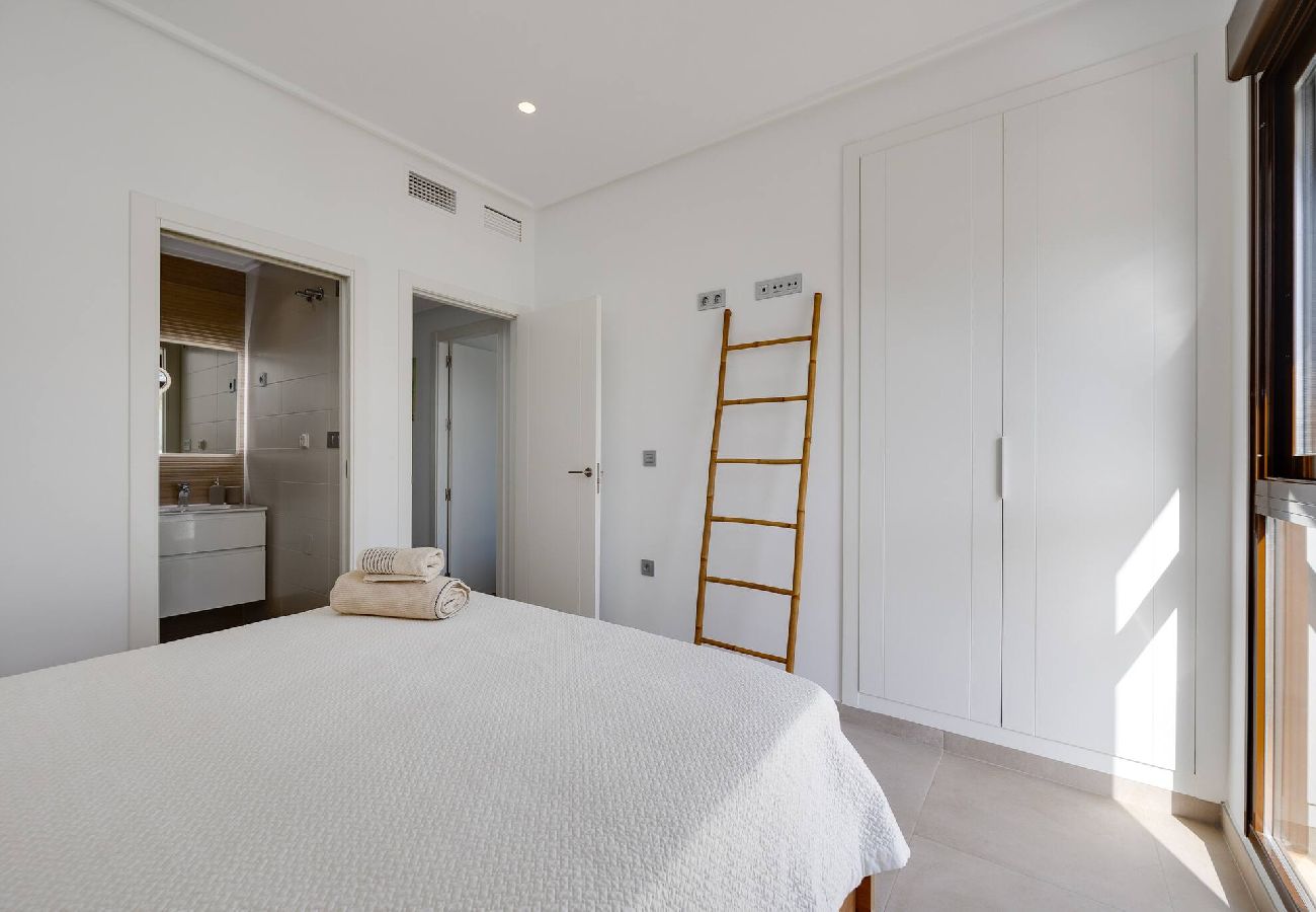 Apartamento en Torre de la Horadada - CB Living - Stylish Home & Rooftop Terrace
