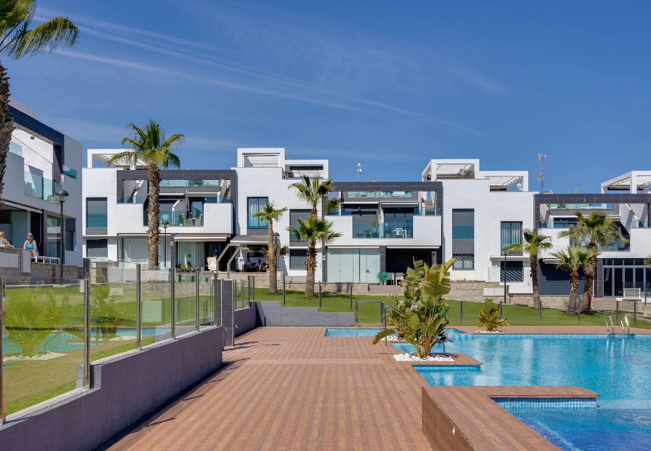 Apartment in Torrevieja - CB Living Oasis Beach Punta Prima