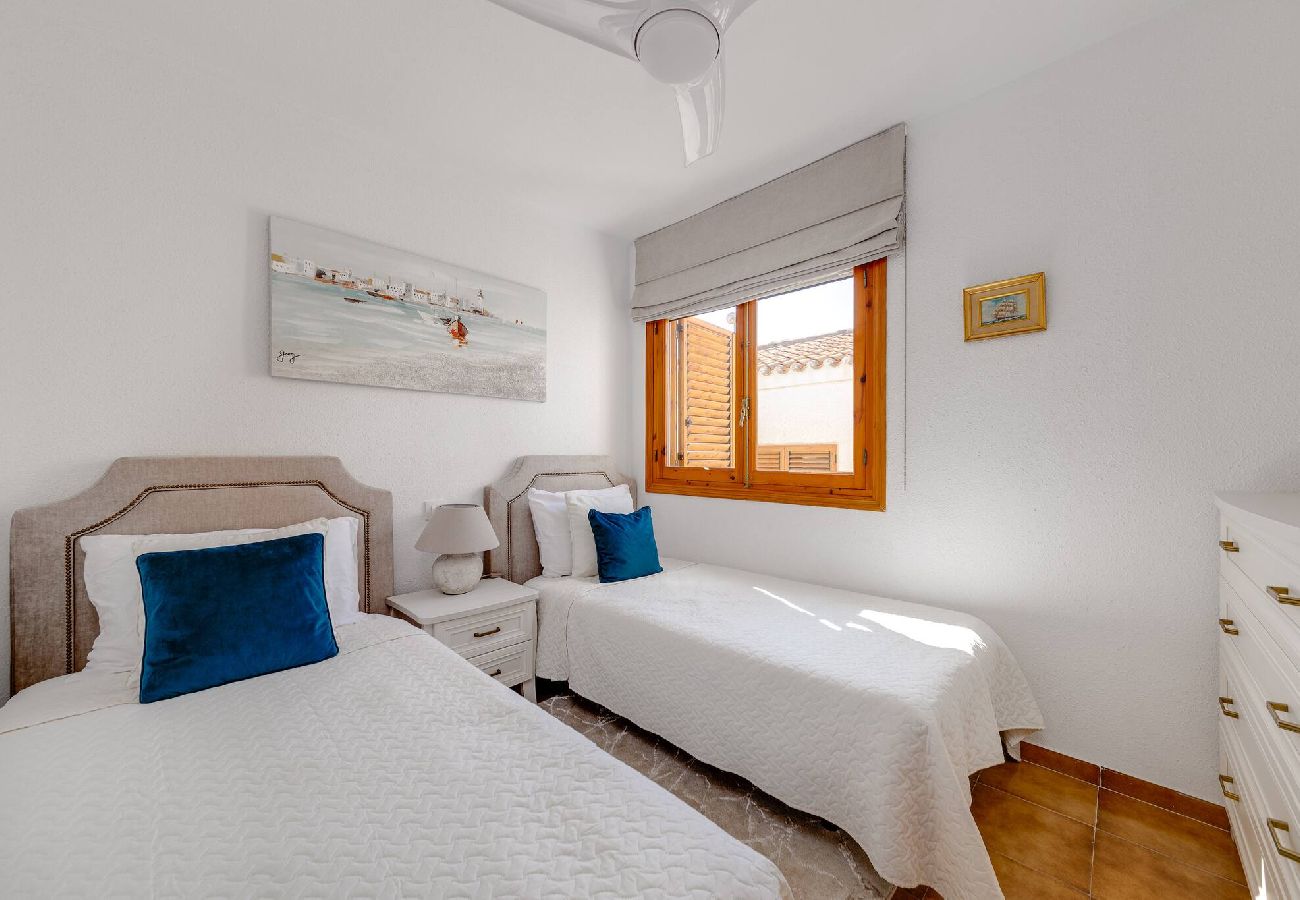 Apartment in Orihuela - 2 bedroom beach condo, Playa Flamenca