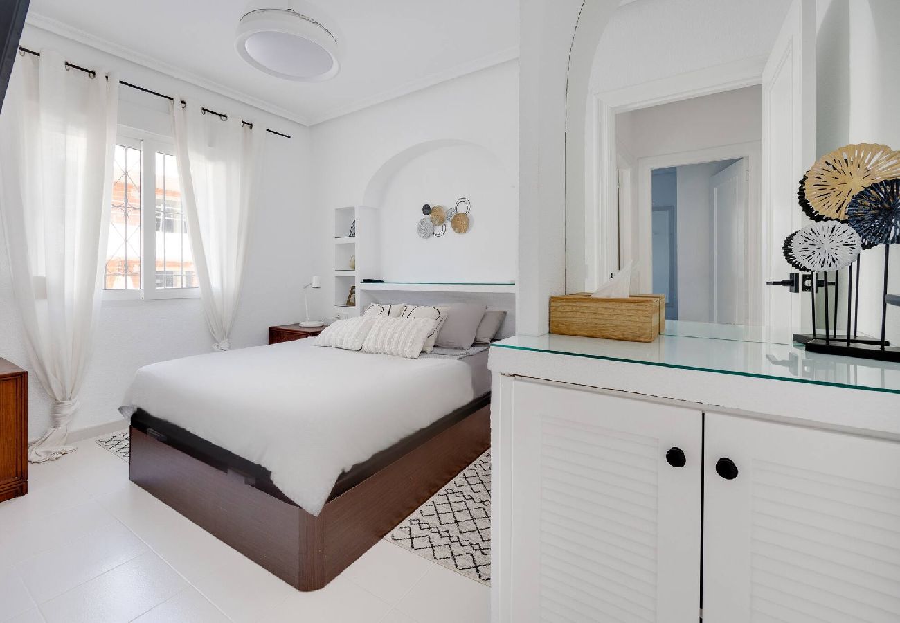 Apartment in Alicante / Alacant - CB Living - Cozy condo with patio, Playa Flamenca