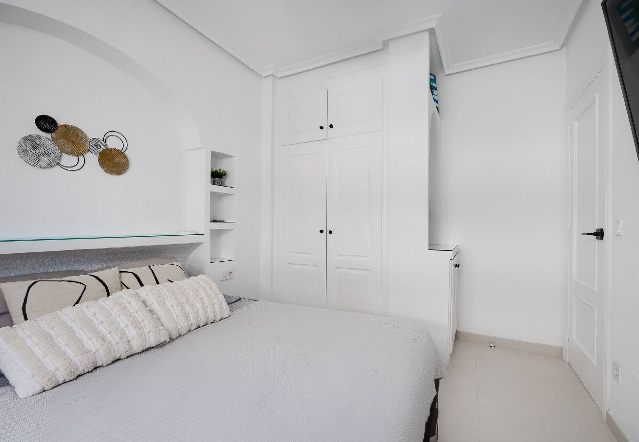 Apartment in Alicante / Alacant - CB Living - Cozy condo with patio, Playa Flamenca