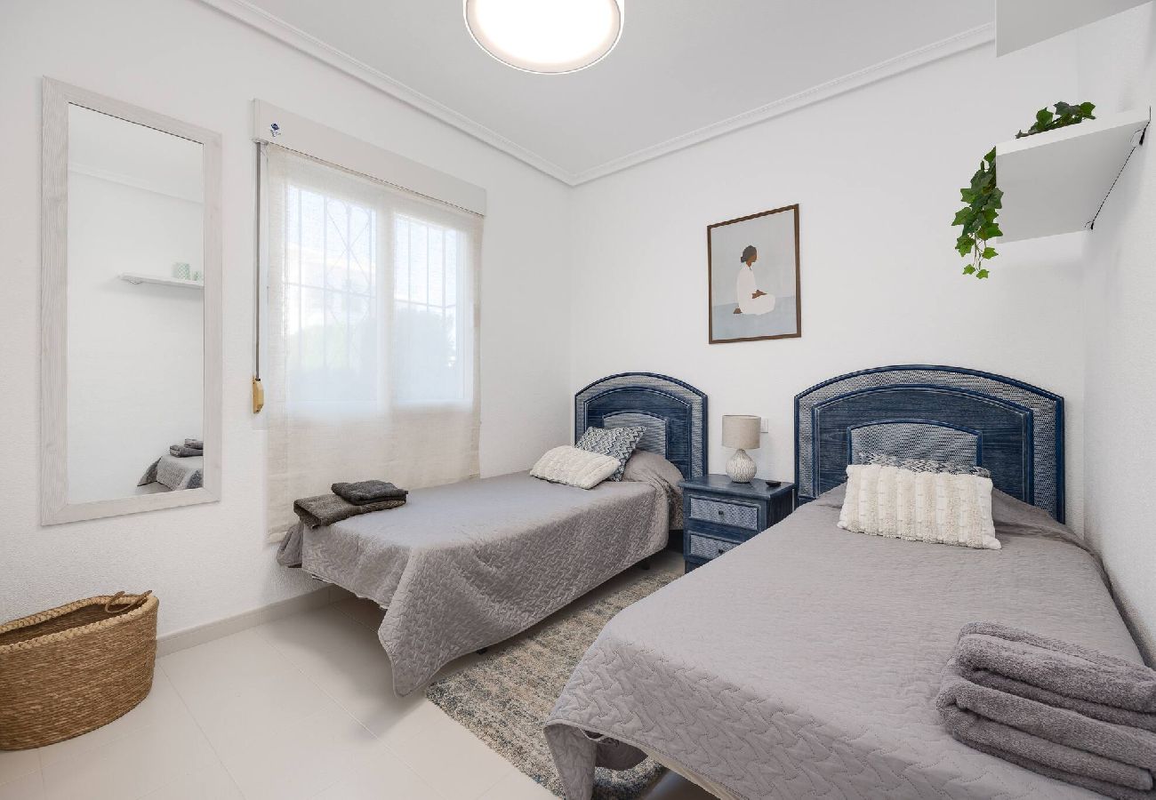 Apartment in Alicante / Alacant - CB Living - Cozy condo with patio, Playa Flamenca