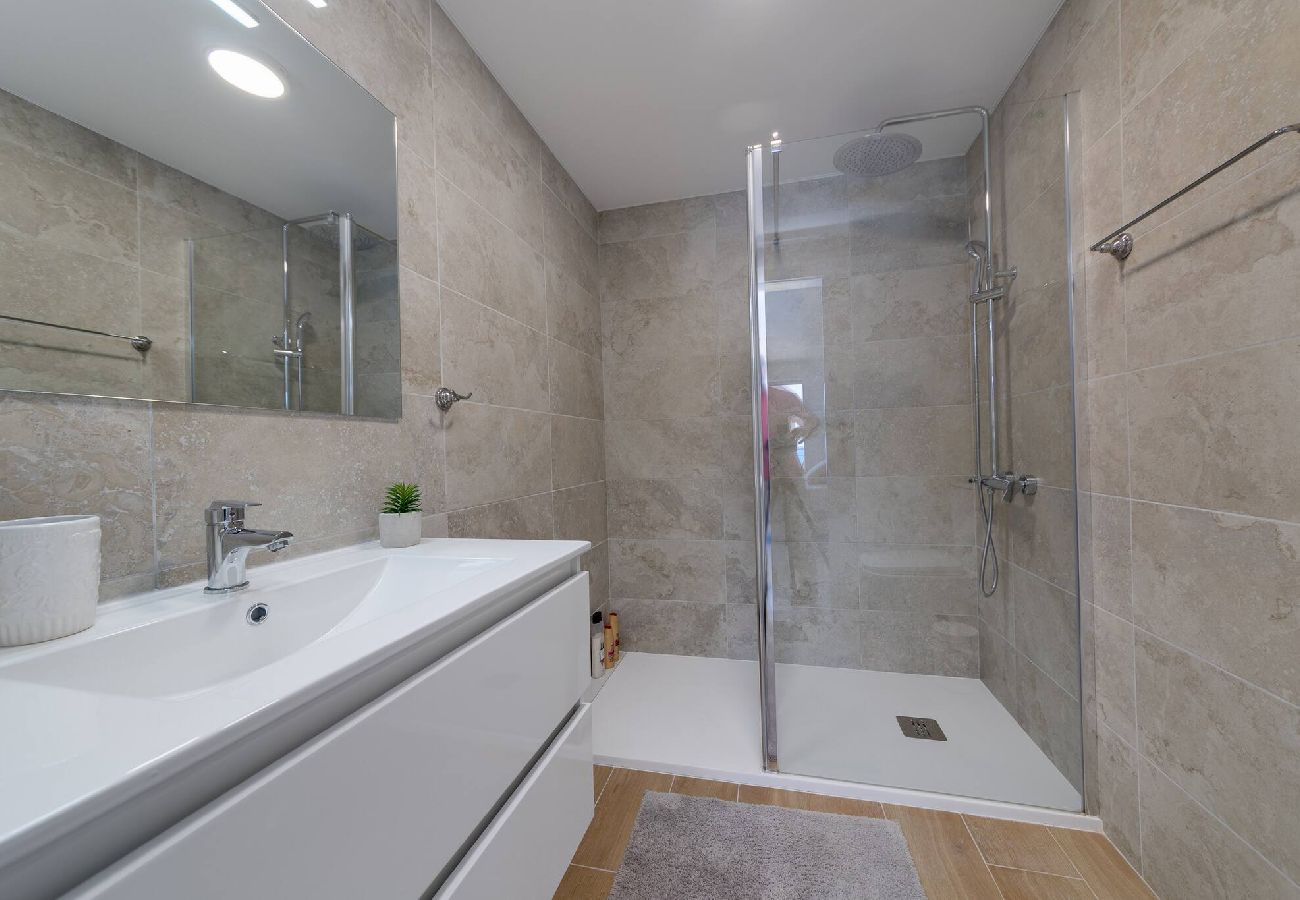 Apartment in Torrevieja - CB Living - Seafront apartment in Playa Del Cura