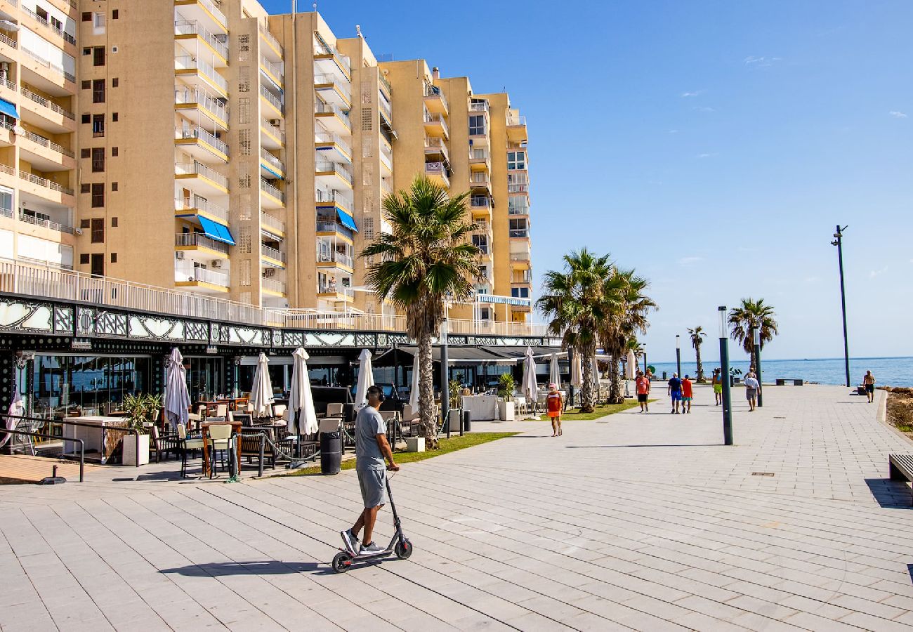 Apartment in Torrevieja - CB Living - Seafront apartment in Playa Del Cura