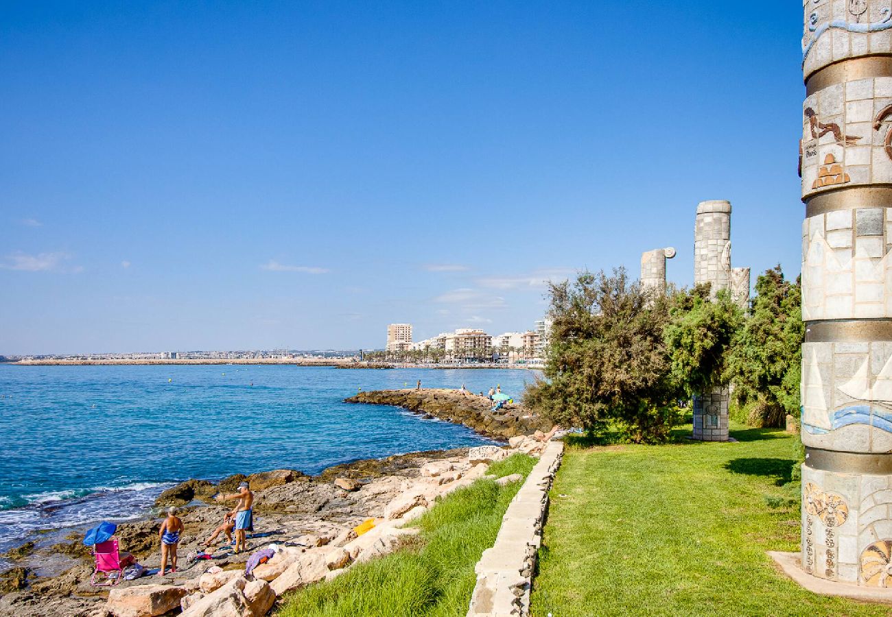 Apartment in Torrevieja - CB Living - Seafront apartment in Playa Del Cura
