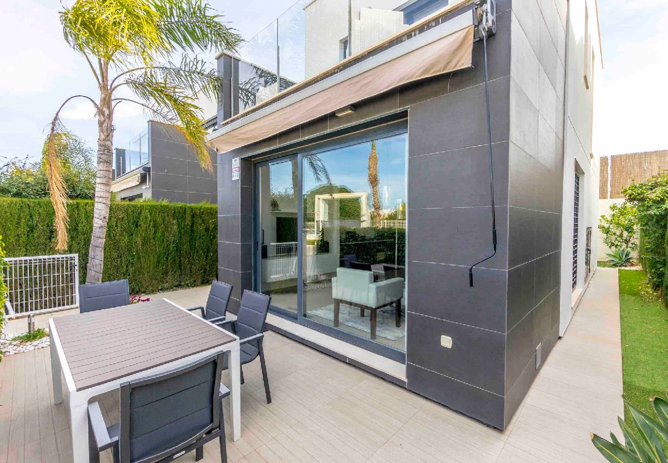 House in Alicante / Alacant - CB Living - 3 bedroom home in Punta Prima