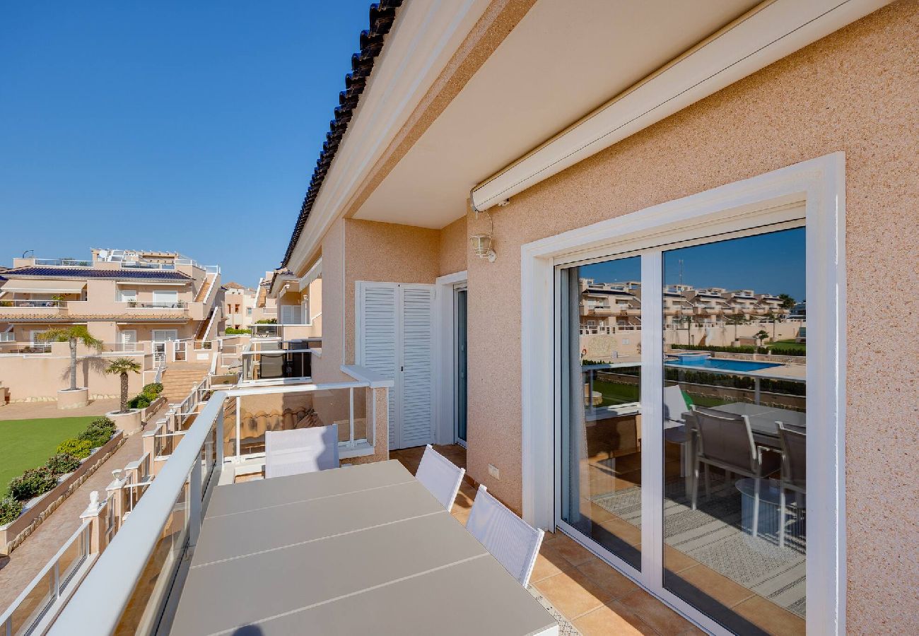 Residence in Torrevieja - CB Living - Bright penhouse in Punta Prima