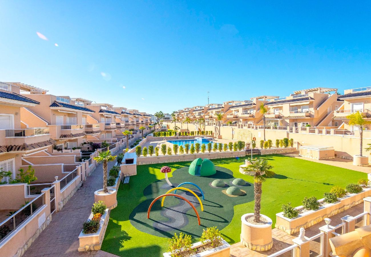 Residence in Torrevieja - CB Living - Bright penhouse in Punta Prima
